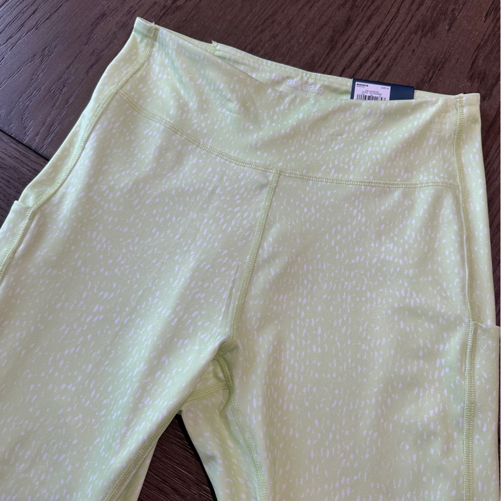 Tek Gear High-Rise Pocket Capri Leggings Size Medium Light Green - Picture 2 of 8